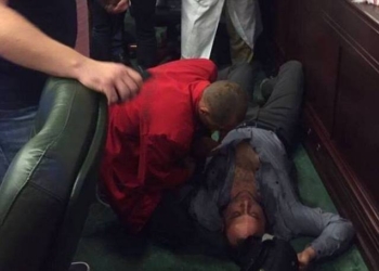 Драка в Киевском облсовете: депутату сломали челюсть и выбили зубы