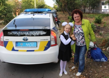 1 сентября в Николаеве: патрульные и общественный порядок обеспечивали, и подвозили опаздывающих первоклассников на торжественные линейки