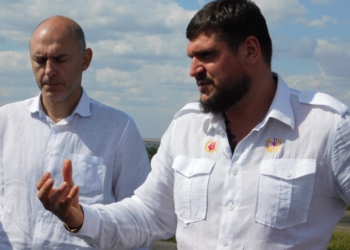 Ну, за ускорение. Алексей Савченко проинспектировал ремонт дороги Т-15-08 и потребовал поторопиться