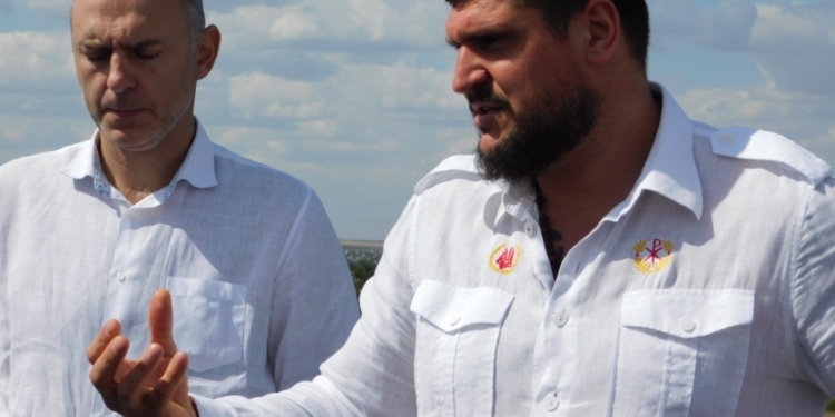 Ну, за ускорение. Алексей Савченко проинспектировал ремонт дороги Т-15-08 и потребовал поторопиться