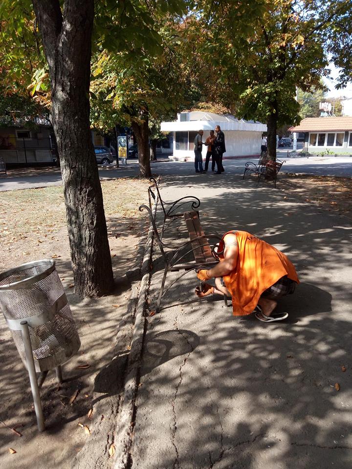 В Каштановом сквере сняли скамейки - их отреставрируют ко Дню города Николаева 6