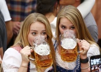 Цены на пиво выросли: в немецком Мюнхене стартовал ежегодный и уже 184-й крупнейший фестиваль пива “Октоберфест”