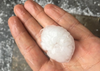 Как грецкий орех. Огромный град засыпал Винницу