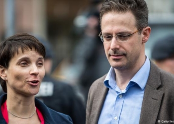 В Германии раскол в ультраправой АдГ, прошедшей в бундестаг. Ее лидеры заявили об уходе