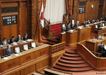 Премьер Японии распустил нижнюю палату парламента. Из-за Северной Кореи