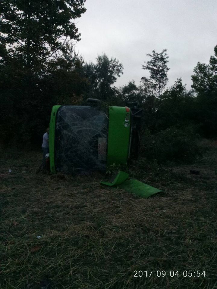 На Николаевщине в кювет слетел пассажирский автобус «Херсон-Познань» - 9 человек пострадало 8