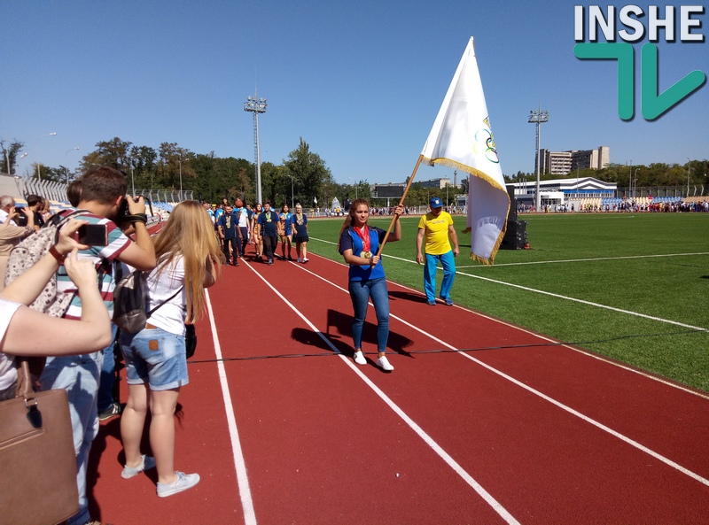 В Николаеве открыли стадион в Парке Победы: «Тут будет создаваться центр спорта, здоровой жизни и правильных семейных украинских ценностей» 5