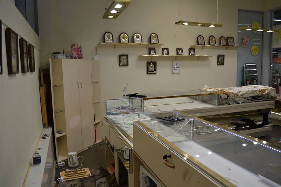 В Николаеве ограбили ювелирный магазин – преступники вынесли 3 сейфа с изделиями на сумму 3 млн.грн. 7