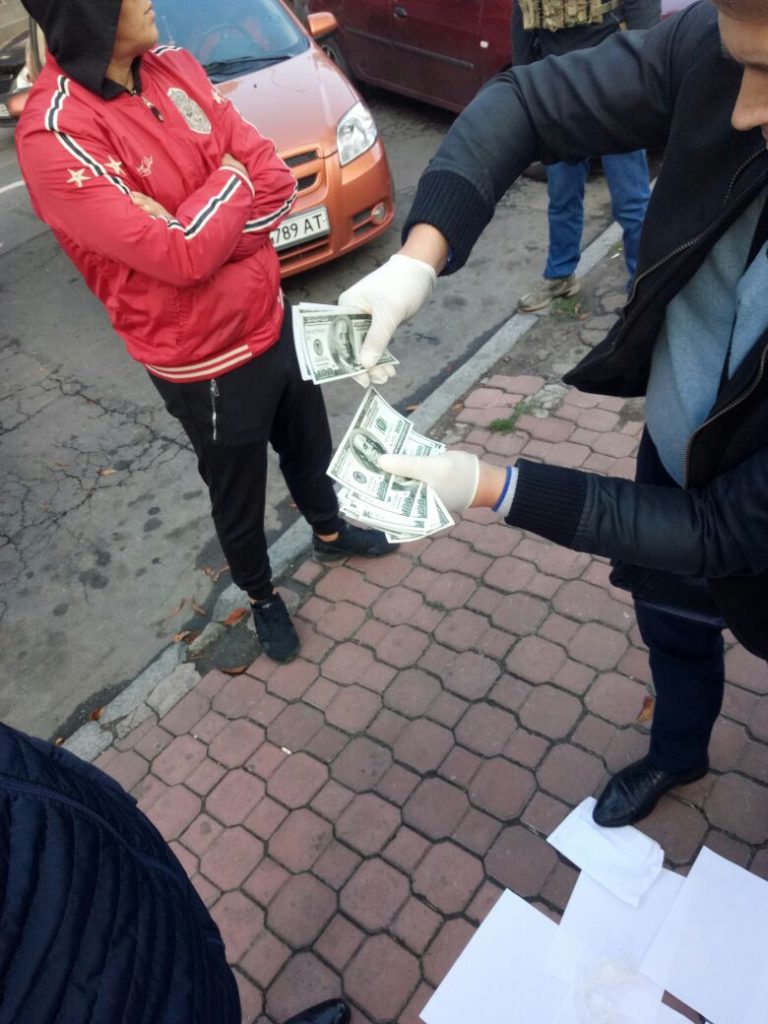 В Хмельницком задержали общественников-вымогателей - требовали $10 тыс. 3