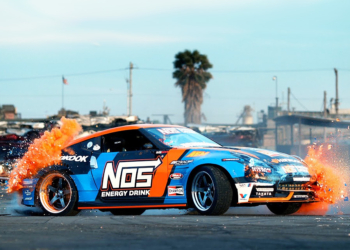 Не стать бы одним из них. Опасные гонки по автомобильному кладбищу