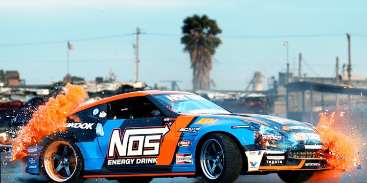 Не стать бы одним из них. Опасные гонки по автомобильному кладбищу