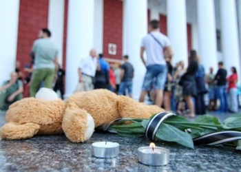 В Одессе после пожара в детском лагере родители несколько раз штурмовали мэрию