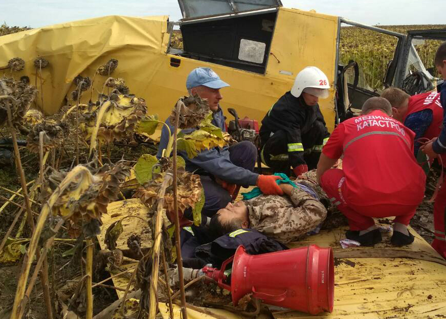 В Хмельницкой области на поле с подсолнечником упал самолет сельхозавиации 12