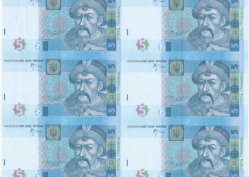 У китайца в РФ изъяли банковские гривневые листы, не разрезанные на купюры. Настоящие, почти на миллион