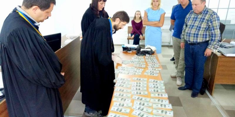 В Николаеве по делу Романчука судьи “пощупали” взятку