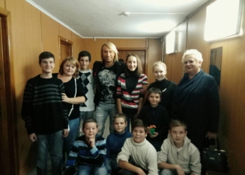 Николаевскому центру социально-психологической реабилитации детей постоянно помогает певец Олег Винник