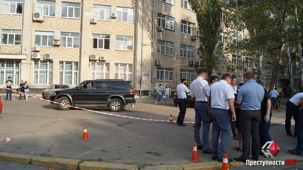 В Николаеве около завода «Зоря – Машпроект» друг в друга постреляли два водителя 11
