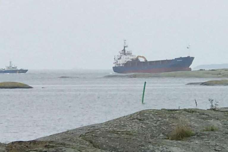 В Швеции село на мель грузовое судно с российским экипажем, члены которого оказались не слишком трезвыми 13