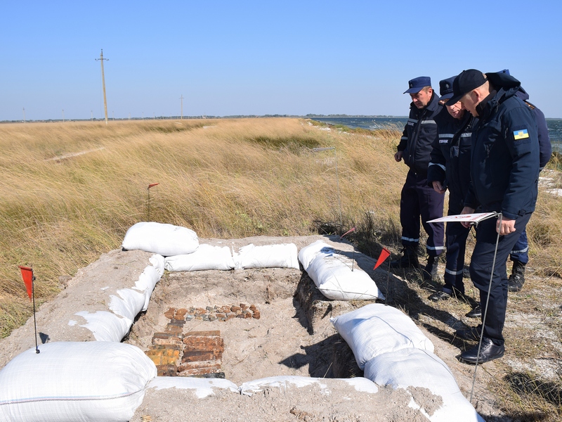 Николаевские спасатели снова занялись разминированием Кинбурнской косы: уже найдено 110 взрывоопасных предметов 9