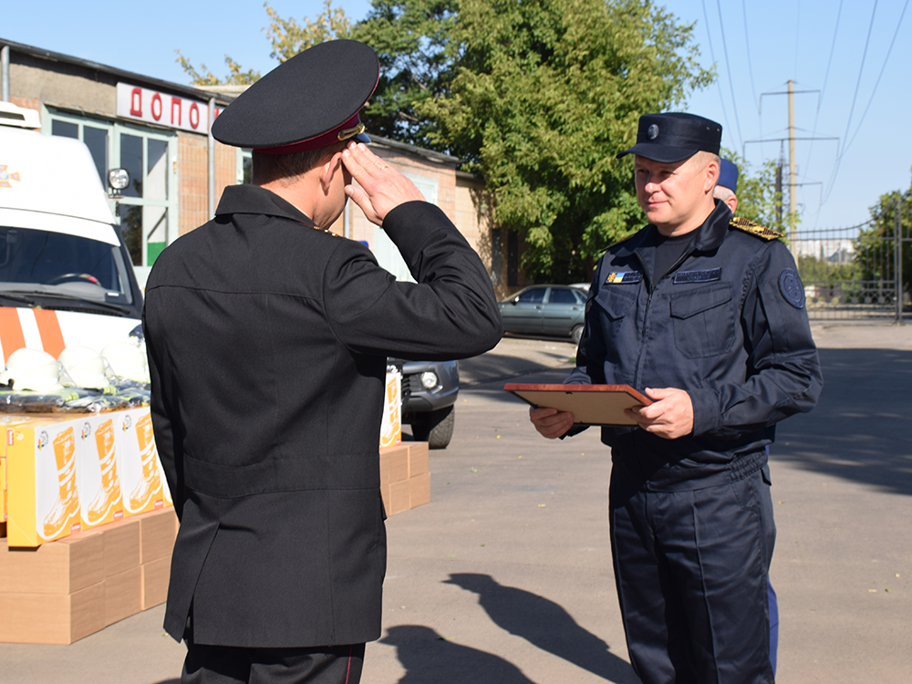 Городской гарнизон николаевских спасателей получил специальное защитное обмундирование 14