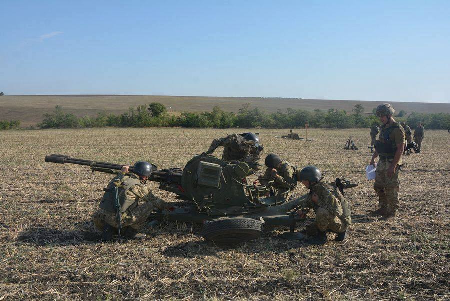 Николаевские десантники продолжают обучение резервистов: действия расчета зенитной установки должны быть четкими 13