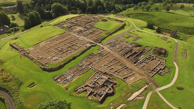 В Англии нашли казармы первых римских легионеров с множеством артефактов 15