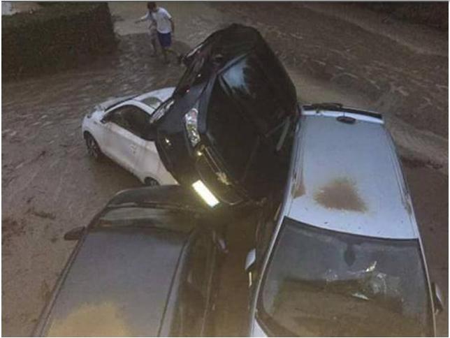 Сильные ливни в итальянской области Ливорно стали причиной гибели, по меньшей мере, семи человек 15