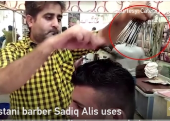 Этот парикмахер стрижет одновременно 15-ю ножницами. Страшно?