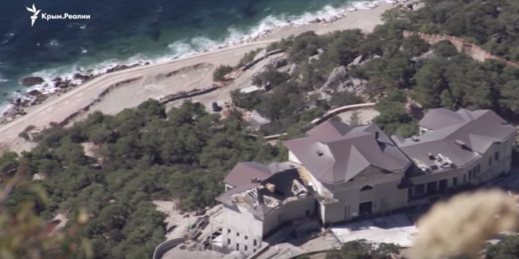 В Крыму достраивается дворец Януковича. Для кого?