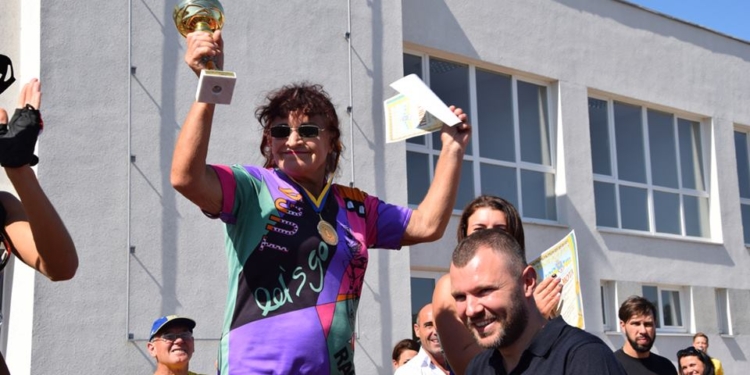 Первые соревнования по триатлону в Николаеве: среди женщин победу завоевала почти 70-летняя Людмила Бондаренко