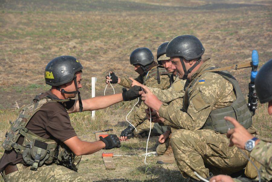 Без права на ошибку: николаевские десантники учат резервистов азам минно-подрывного дела 15