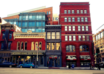 Международный музей шпионажа: теперь там не только “Спящая красавица”, но и ледоруб, которым убили Троцкого