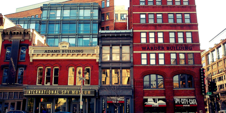 Международный музей шпионажа: теперь там не только “Спящая красавица”, но и ледоруб, которым убили Троцкого