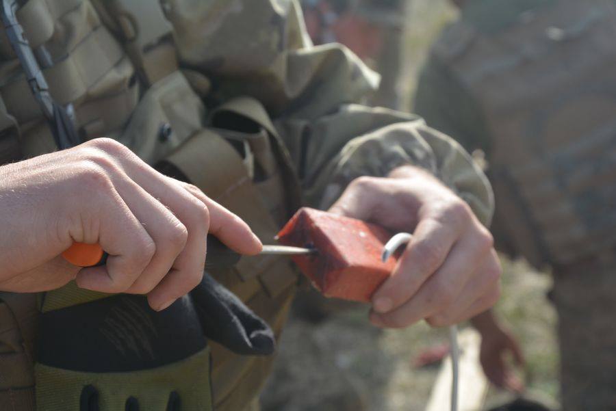Без права на ошибку: николаевские десантники учат резервистов азам минно-подрывного дела 17