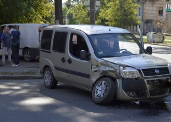 ДТП в центре Николаева: «Мерседес» оторвал «Фиату» колесо