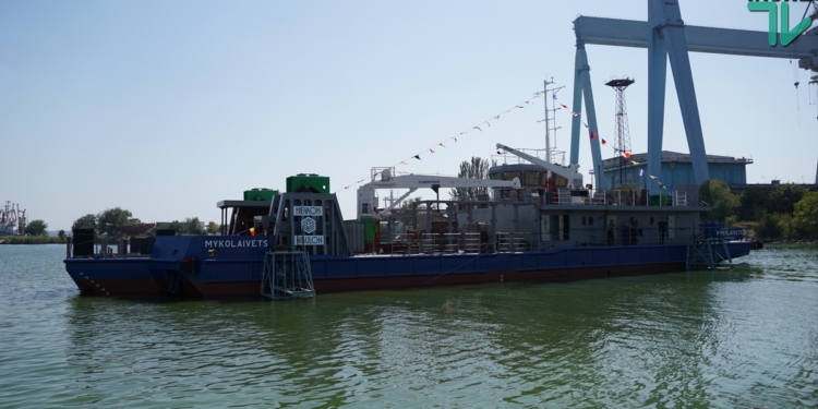 «Николаевец» – так назвал «НИБУЛОН» уникальное дноуглубительное судно, спущенное на воду ко Дню города