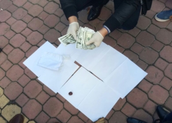 В Хмельницком задержали общественников-вымогателей – требовали $10 тыс.