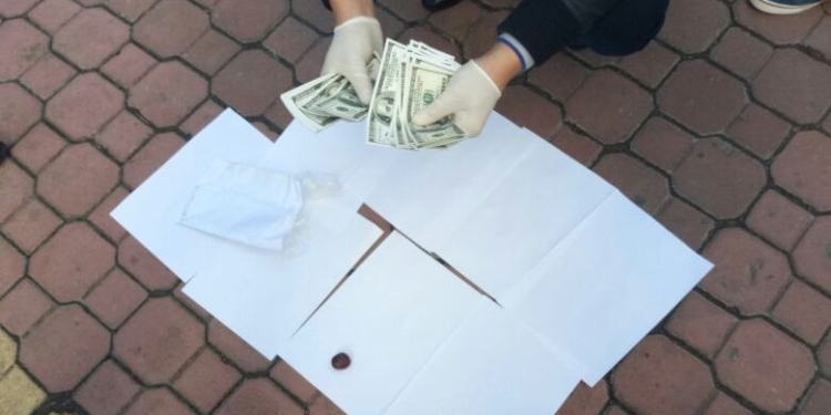 В Хмельницком задержали общественников-вымогателей – требовали $10 тыс.