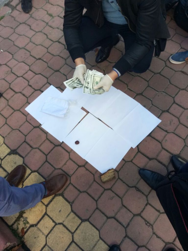 В Хмельницком задержали общественников-вымогателей - требовали $10 тыс. 1
