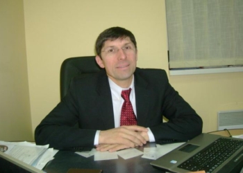 За взятку и организацию системы вымогательства задержали мужа нардепа. Жена утверждает: его подставили