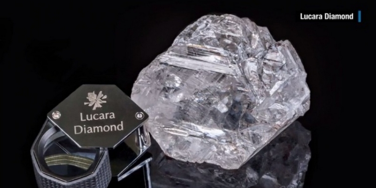 Второй по величине алмаз в мире продали за $53 млн