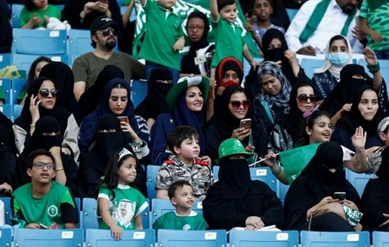Покушение на устои: в Саудовской Аравии женщинам впервые разрешили зайти на стадион 3