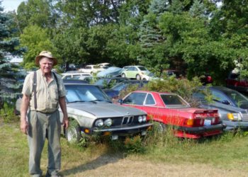 По 20 авто в месяц: власти заставили коллекционера продать все машины