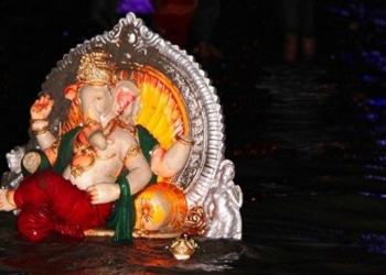 Тоже традиция: в Индии во время фестиваля бога Ганеша утонули 12 человек