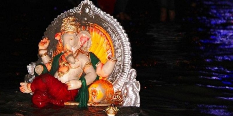 Тоже традиция: в Индии во время фестиваля бога Ганеша утонули 12 человек