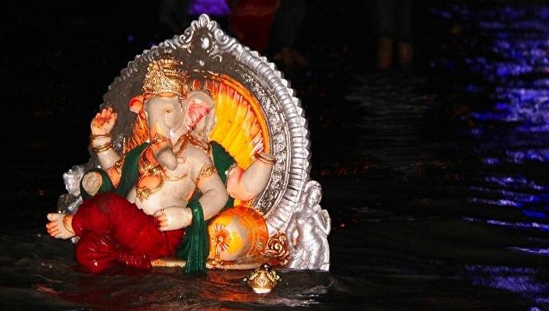 Тоже традиция: в Индии во время фестиваля бога Ганеша утонули 12 человек 1