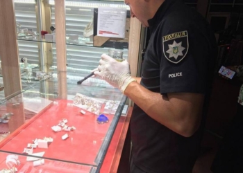 В Херсоне ограбили ювелирный магазин – уже “прославившаяся” в Украине банда с автоматами на «BMW Х5»