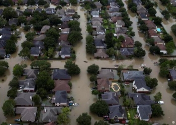 Трамп пожертвует пострадавшим от урагана “Харви” $1 млн