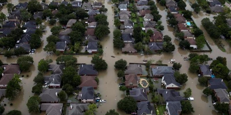 Трамп пожертвует пострадавшим от урагана “Харви” $1 млн