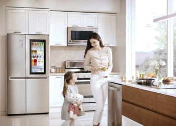 Представлен холодильник, который сам будет приходить к хозяину и рассказывать, какие напитки у него внутри